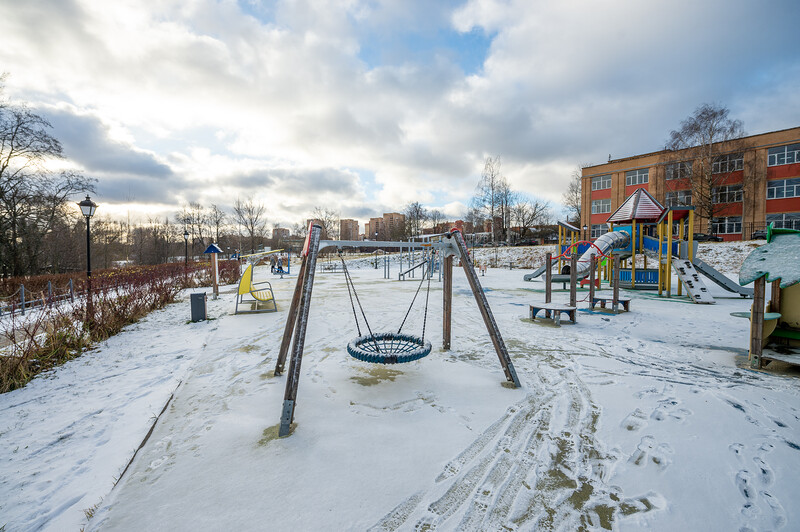 Детская и спортивная площадка