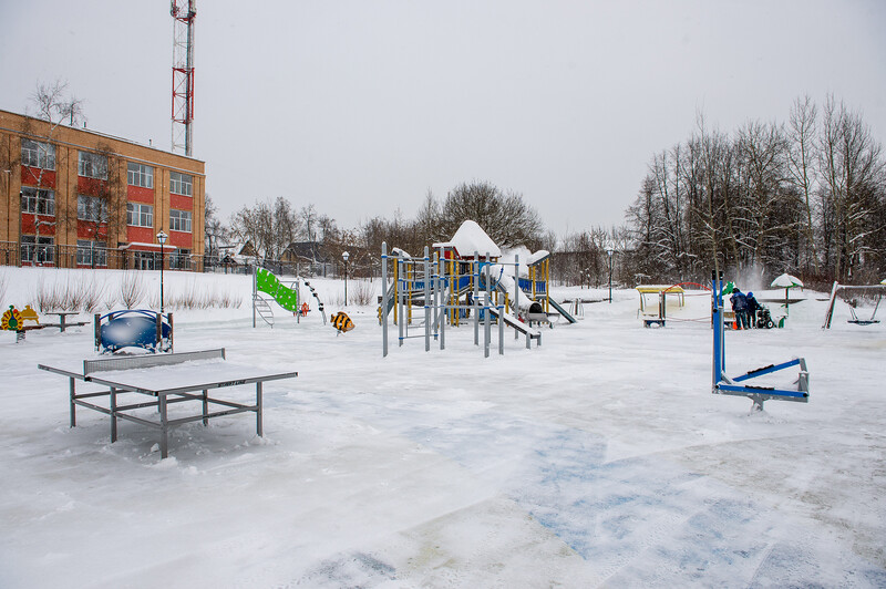 Детская и спортивная площадка