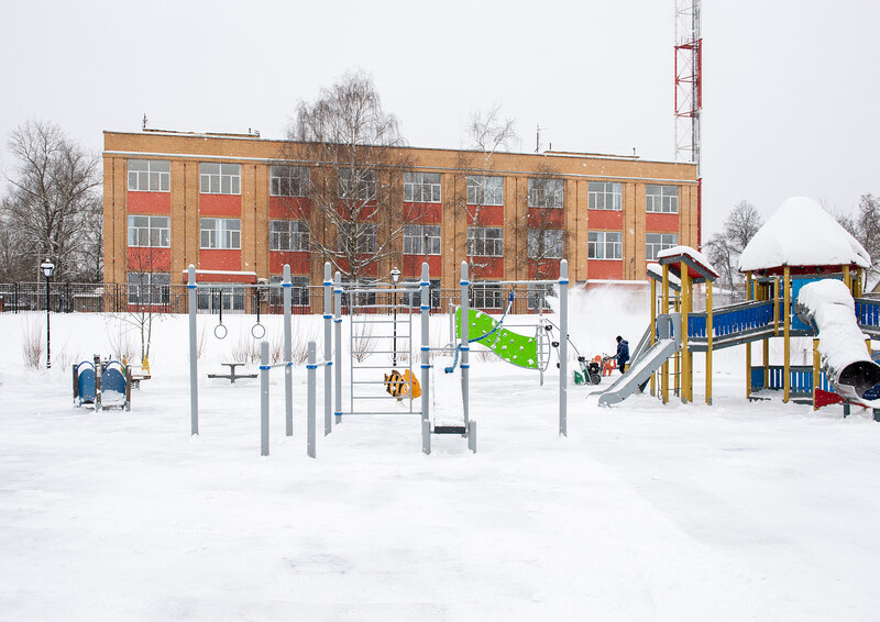 Детская и спортивная площадка