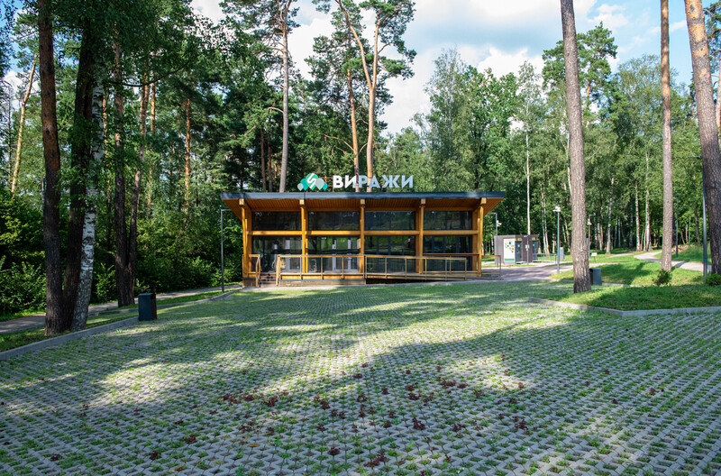 Парковка со стороны деревни Раздоры