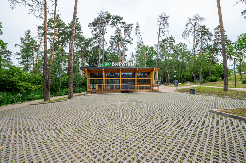 Парковка со стороны деревни Раздоры