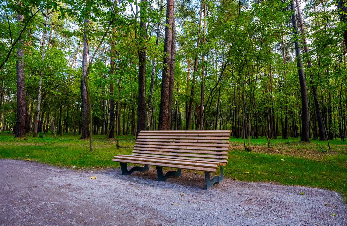 Деревянная скамейка