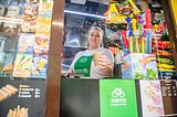 Для гостей на территории Городского парка расположен фудтрак