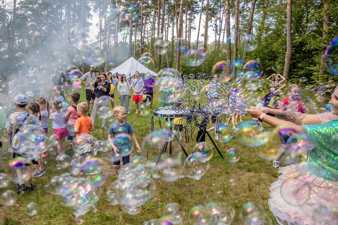 Шоу мыльных пузырей, Июль